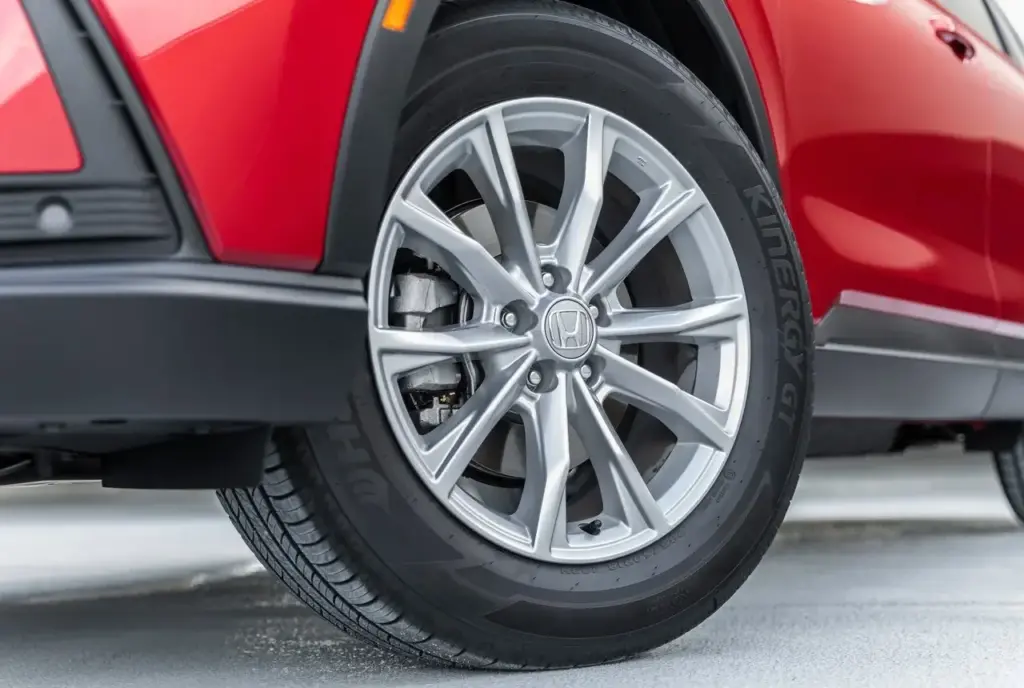 CR-V Wheels with Lug Nut Exposed