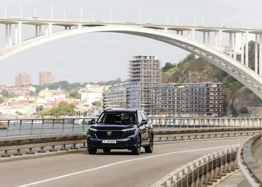 Canyon River Blue Metallic CR-V Drive in The City During Daylight