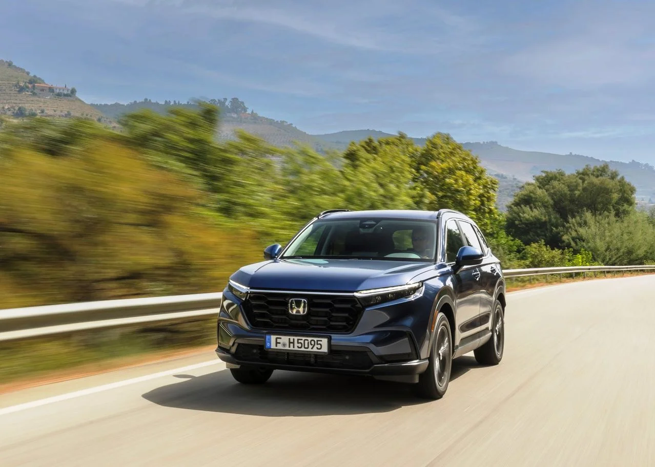 Canyon River Blue Metallic CR-V Drive in The Mountain