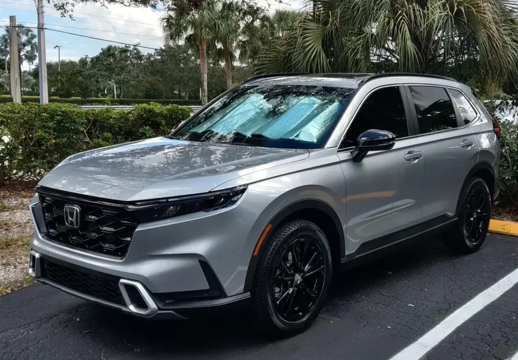 Stuning Honda CR-V On Solar Silver Metallic Color