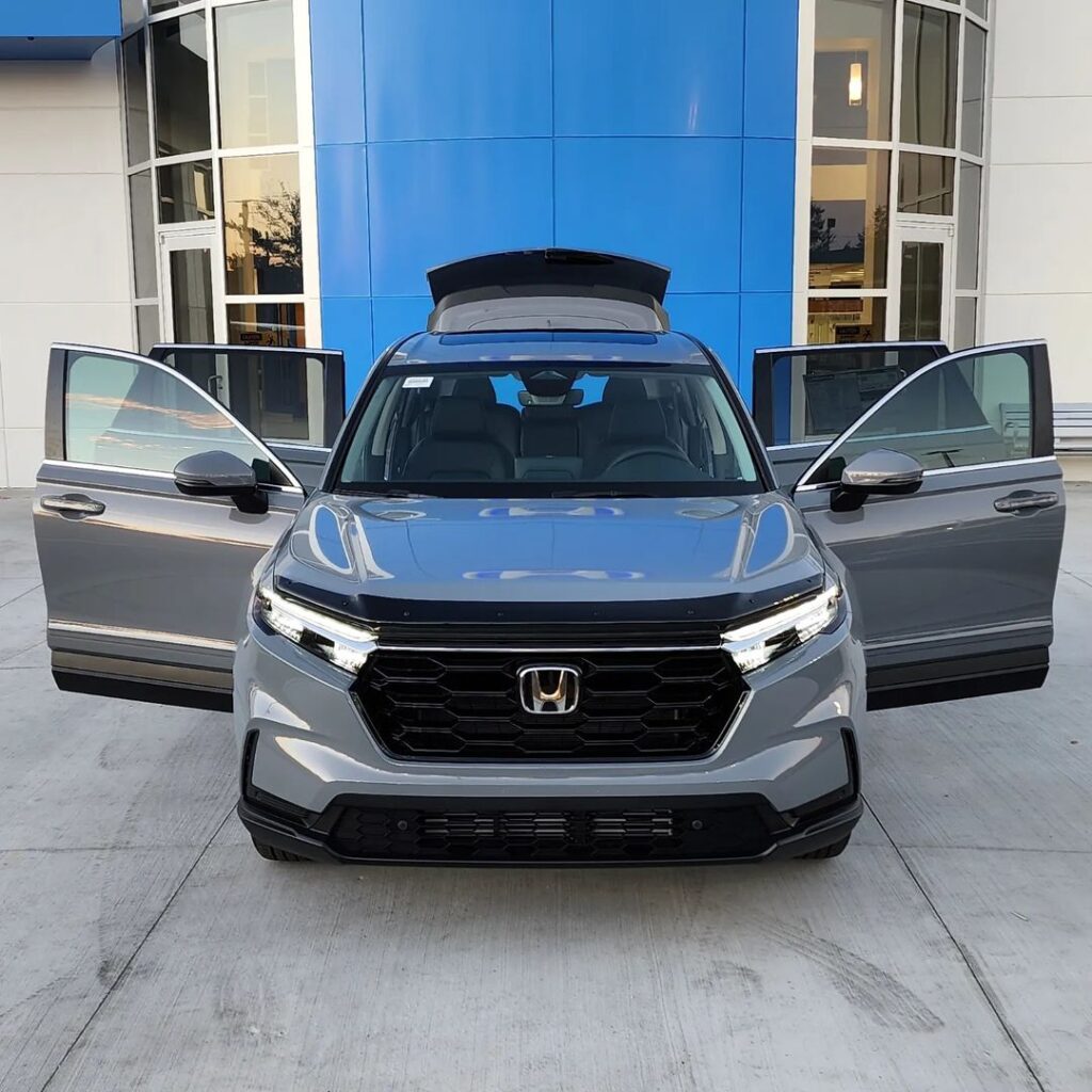 Urban Gray Pearl CR-V Front end with door open