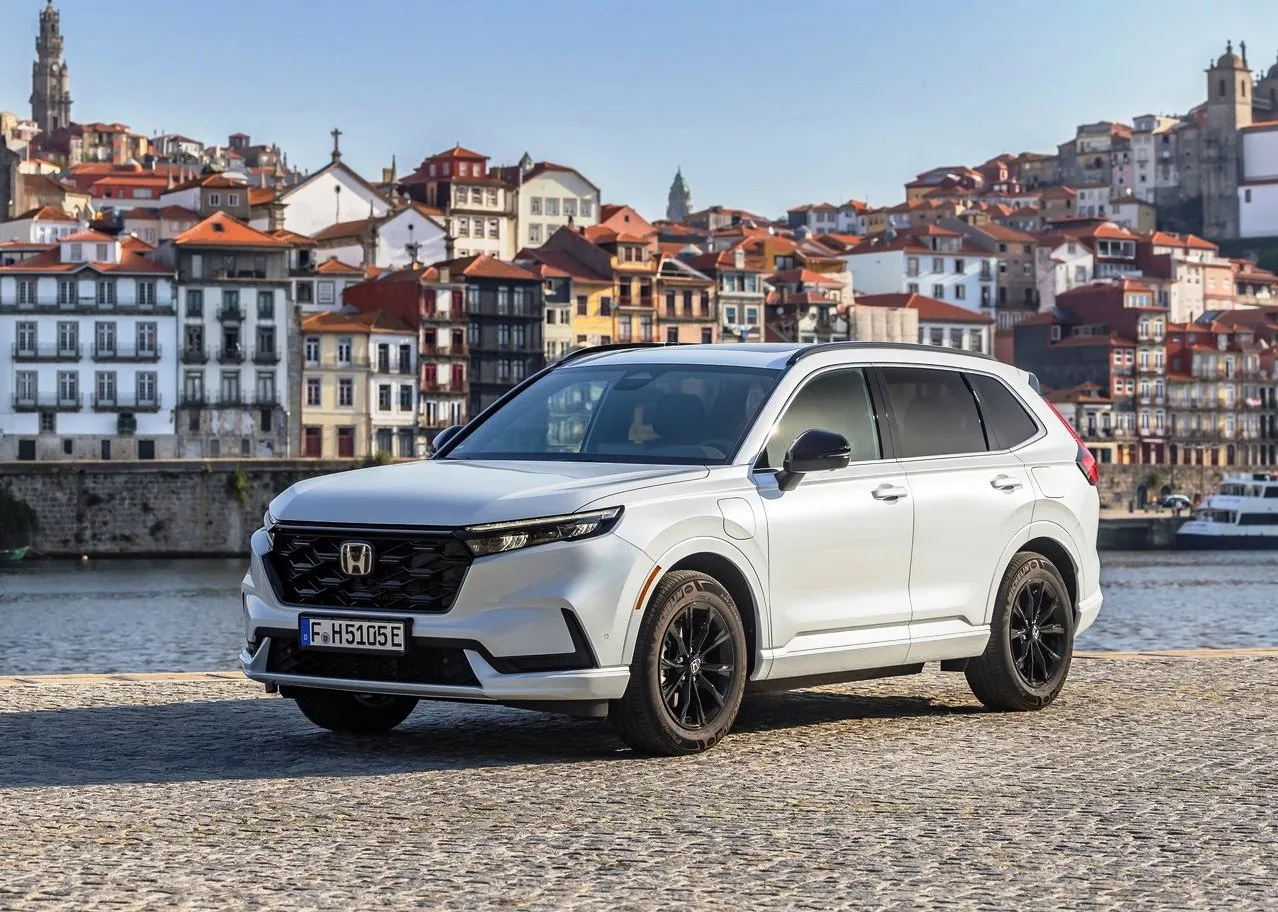 Honda CR-V Shown in Platinum White Pearl