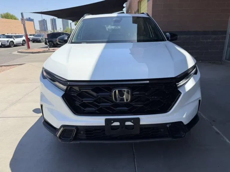 Nice Front end Honda CRV Shown in Platinum White Pearl