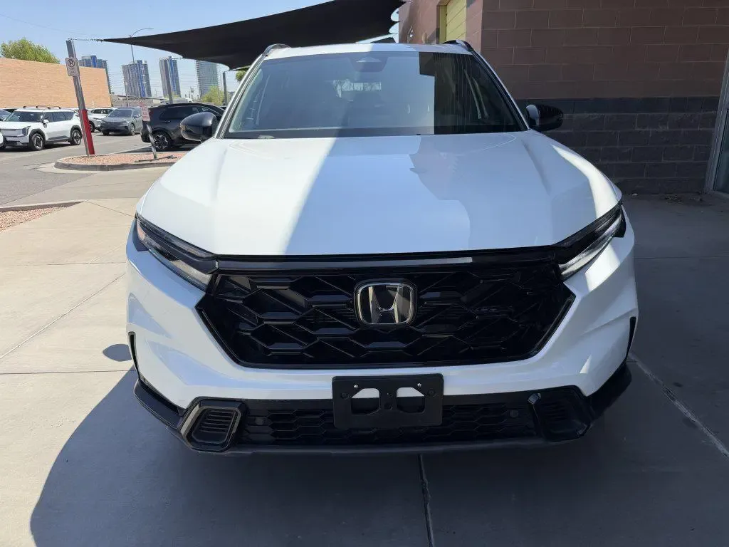 Nice Front end Honda CRV Shown in Platinum White Pearl