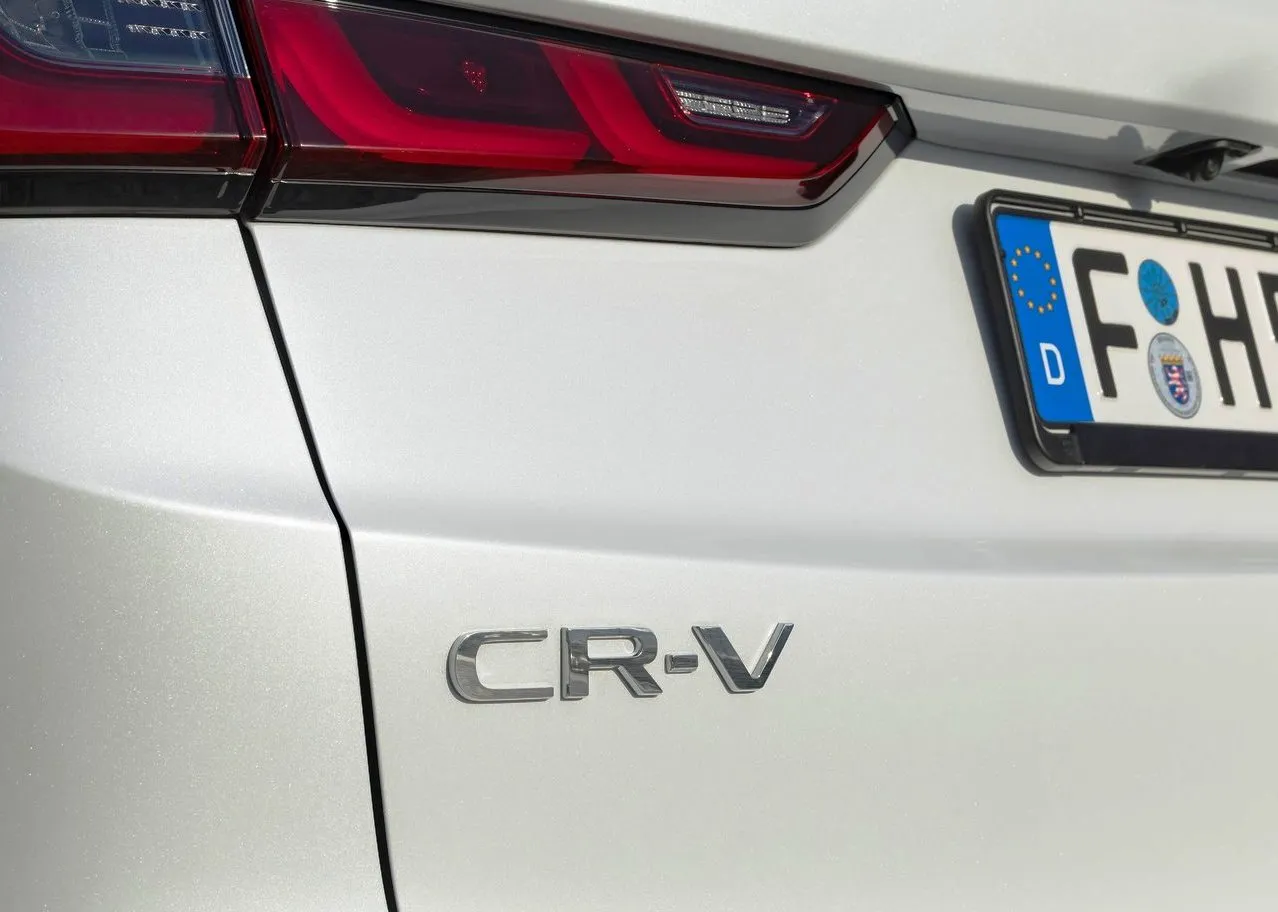 Platinum White Pearl Honda CR-V Badge