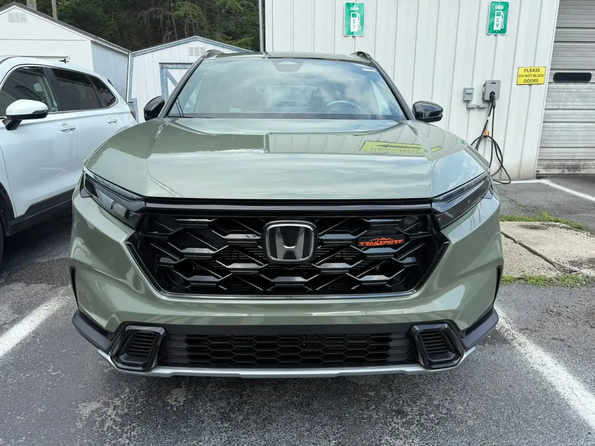 Ash Green Metallic Honda CRV Showingits Grille