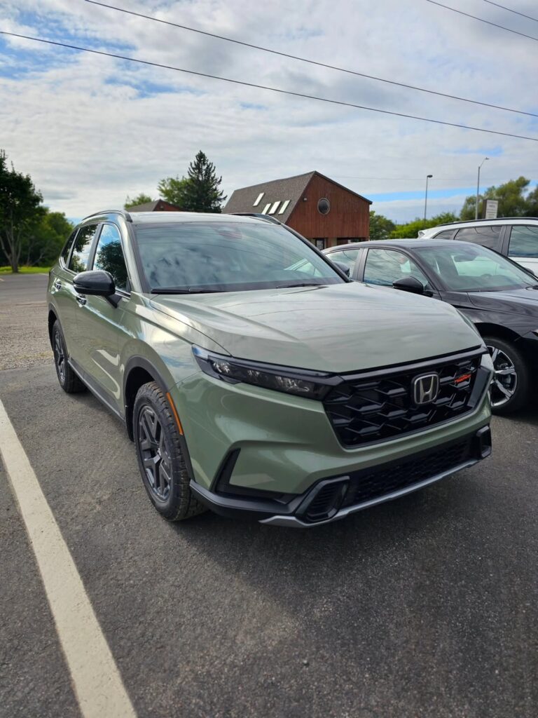 Trailsport Hybrid CR-V on Ash Green Metallic Color